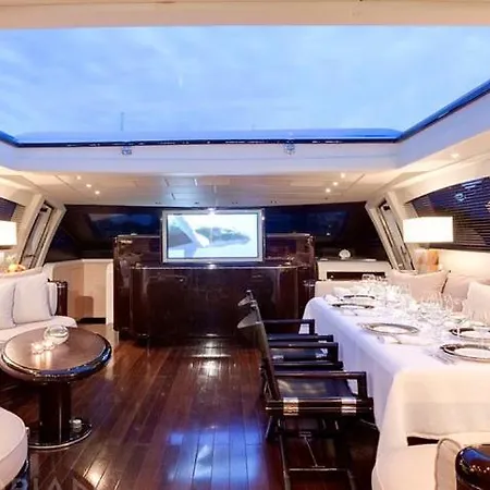 Bateau Mangusta 92 Úszó hotel
