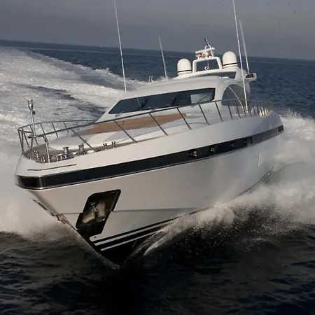 Bateau Mangusta 92 Úszó hotel